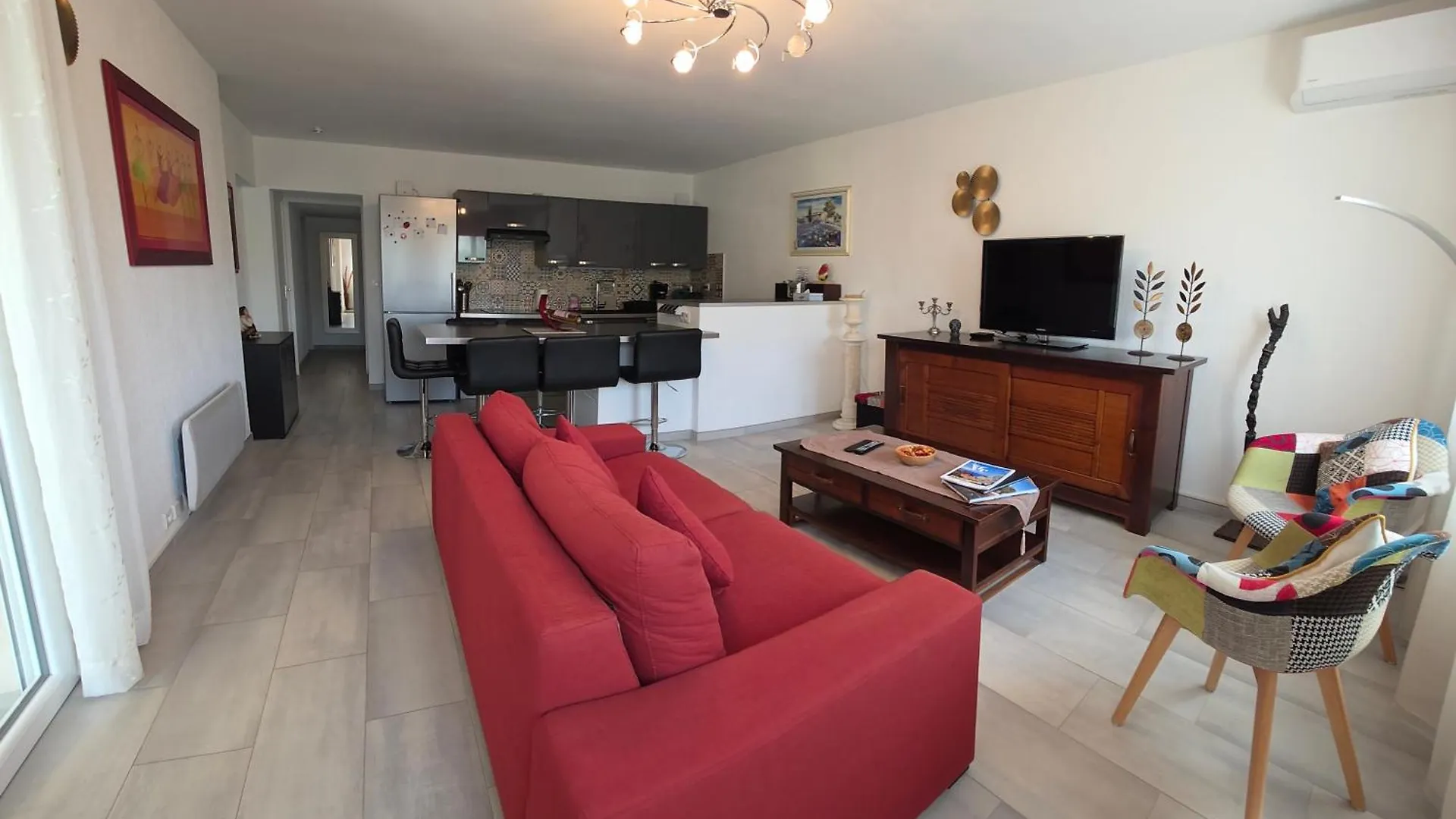 Entire Ground Floor In Beautiful Villa Saint-Raphael  Saint-Raphael (Var)