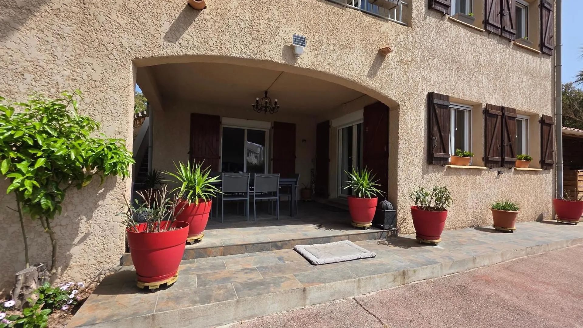 Entire Ground Floor In Beautiful Villa Saint-Raphael  Holiday home