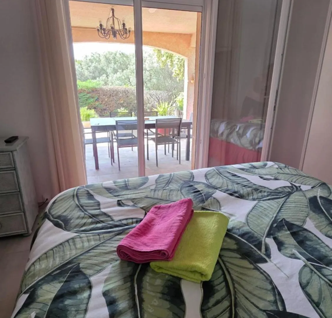 Entire Ground Floor In Beautiful Villa Saint-Raphael  Saint-Raphael (Var)